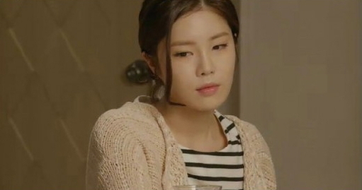 김진희(탤런트/LDL컴퍼니)
SBS 드라마 ‘신의 선물’에서 수현(이보영) 남편의 불륜녀로 등장한 민아(김진희)에 대한 관심이 급증했다. 이보영 딸을 유괴한 새로운 용의자로 급부상했기 때문이다.