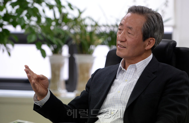정몽준(국회의원/새누리당국회의원/대한축구협회명예회장/보건복지위원회위원)
6월 지방선거 최대 승부처인 수도권에서 새누리당 주요 예비후보들이 야권통합신당인 새정치민주연합 후보들을 모두 앞서고 있다는 여론조사 결과가 나왔다.
