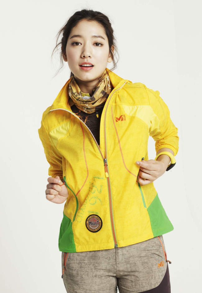 박신혜(탤런트/영화배우)
프랑스 정통 아웃도어 브랜드 밀레(㈜MEH, 대표 한철호)가 자체 개발 초경량 소재를 사용해 봄철 아웃도어 활동에 적합한 ‘에르조그 LT 재킷’(17만 9천원)을 출시했다.
에르조그 LT 재킷 [사진제공=밀레]
