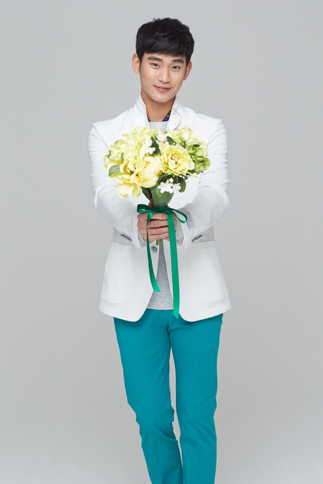 김수현(탤런트/영화배우)
‘별에서 온 남자’ 김수현이 이번엔 ‘별그대’를 타고 롯데백화점 새 얼굴이 됐다.