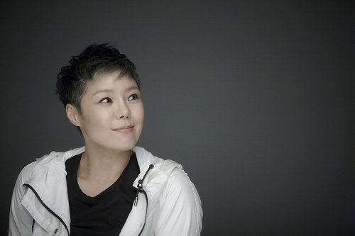 이은미(가수/네오비즈)
2년 만에 새 미니앨범 ‘스페로 스페레(Spero Spere)’ 발표를 앞둔 ‘국민디바’ 이은미가 음원 공개에 앞서, 음반을 먼저 공개하기로 결정했다.