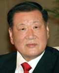 정몽구(기업인/현대기아자동차그룹대표이사회장)
정몽구 현대자동차그룹 회장이 현대차 최초 상용차 해외공장인 쓰촨현대(四川現代), 현대차 4공장 건설이 유력한 충칭(重慶)시, 올해 1월 양산에 들어간 기아차 옌청(盐城) 3공장을 챙기기 위해 중국 출장길에 나섰다.