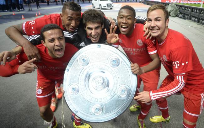 Bayern players celebrate after winning the Bundesliga on Tuesday.   AP-Yonhap