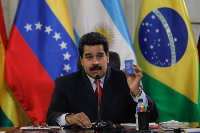 Venezuelan President Nicolas Maduro holds a meeting with chancellors of the Union of South American Nations at the Presidential Palace in Caracas on Tuesday.   Xinhua-Yonhap