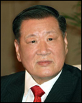정몽구(기업인/현대기아자동차그룹대표이사회장)
정몽구<사진> 현대자동차그룹 회장이 현대차 최초 상용차 해외공장인 쓰촨현대(四川現代), 현대차 4공장 건설이 유력한 충칭(重慶)시, 올해 1월 양산에 들어간 기아차 옌청(鹽城) 3공장을 챙기기 위해 중국 출장길에 나섰다.