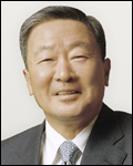 구본무(기업인/LG그룹회장)
LG그룹이 27일 창립 67주년을 맞지만, 올해도 여느 해처럼 조용하게 창립기념일을 보낼 예정이다. LG는 다른 기업과 달리 만(滿)으로 ‘0’이나 ‘5’로 끝나는 해에도 별도 기념식을 갖지 않았다.