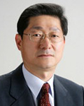 송필호(신문인/중앙일보대표이사부회장/한국신문협회회장)
한국신문협회(회장 송필호·사진)는 ‘제58회 신문의 날’ 표어로 김수민 씨(24ㆍ성균관대 신문방송학과)의 ‘시대가 빨라질 때, 신문은 깊어집니다’를 선정했다. 신문협회는 “빠름만 강조하는 모바일 시대에도 신문 저널리즘의 본질적 가치를 함축적으로 표현한 작품”이라고 평가했다.