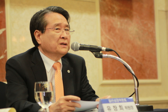 유장희(교수/BBB코리아회장/이화여자대학교명예교수/동반성장위원회위원장)
“중소기업 적합업종의 수를 점차 줄여나가 결국에는 제도 자체를 폐지하려는 힘이 작용하고 있다고 본다”