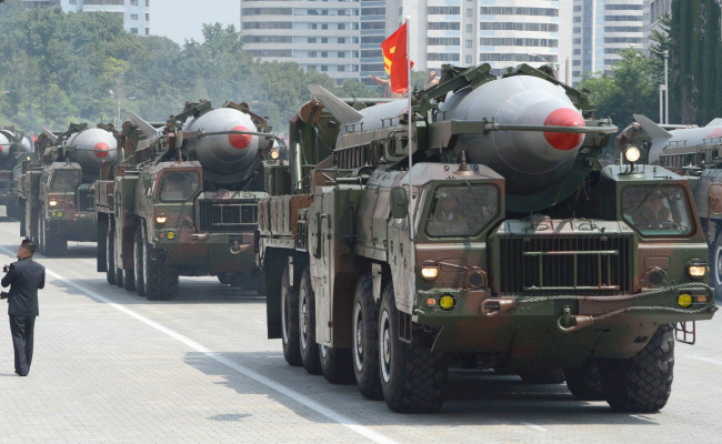 North Korean trucks carrying Rodong missiles are seen during a military parade in Pyongyang last year.  (Yonhap)