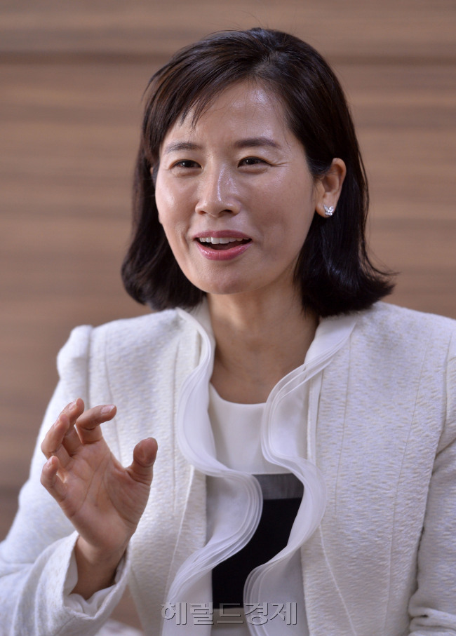 이유경 포스코상무<br />이상섭 기자. babtong@heraldcorp.com 2014.03.26
이유경 포스코상무
이상섭 기자. babtong@heraldcorp.com 2014.03.26
이유경 포스코상무
이상섭 기자. babtong@heraldcorp.com 2014.03.26