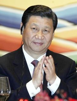 시진핑(XiJinping/정치인/중국국가주석/중국공산당중앙군사위원회주석)
크림분쟁으로 유럽과 러시아 간 갈등이 고조되는 틈을 타 시진핑(習近平) 중국 국가주석이 유럽에 통 큰 선물보따리를 풀면서 협력을 강화하고 있다. 경기둔화와 재정난을 겪고있는 유럽국가들은 ‘차이나 머니’를 반기며 정상 취임 이후 첫 유럽 순방길에 오른 시 주석에게 뜨거운 ‘러브 콜’을 보내고 있다.
