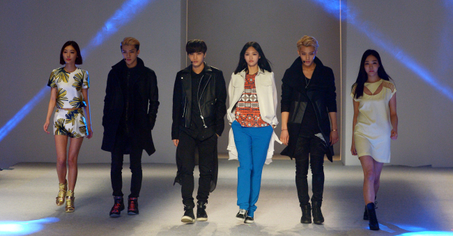 Members of the K-pop boy group EXO pose with models at the opening show for Seoul Fashion Week on March 21. Yoon Byung-chan/The Korea Herald