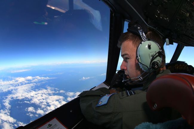 Royal Australian Air Force Flight Lt. Russell Adams looks out from the cockpit of a AP-3C Orion during a search mission for missing Malaysia Airline Flight MH370 in the southern Indian Ocean on Wednesday.   AFP-Yonhap