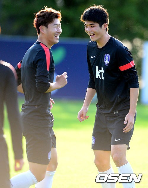 손흥민(좌부터/축구선수/TSV바이엘04레버쿠젠포워드),기성용(축구선수/선덜랜드AFC미드필더)
‘홍명보호’ 태극전사들이 약속이라도 한 듯 나란히 골맛을 봤다.