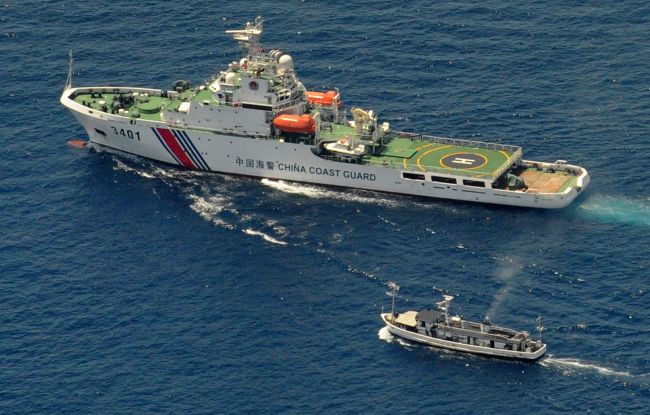 A China Coast Guard ship and a Philippine supply boat engage in a standoff as the Philippine boat attempts to reach the Second Thomas Shoal, a remote South China Sea reef claimed by both countries, Saturday.   AFP-Yonhap