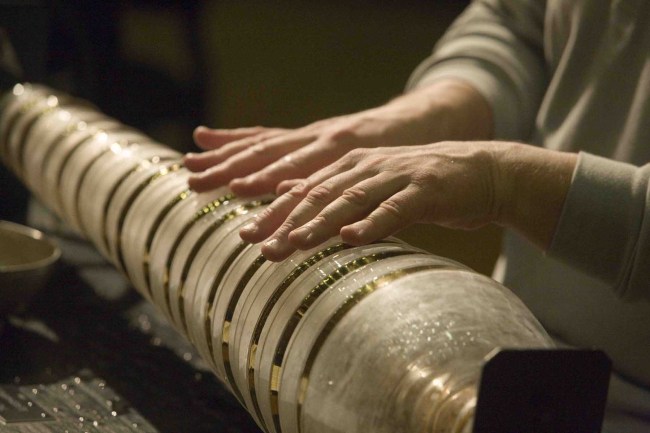 Thomas Bloch plays his glass armonica.   Bloch’s official website