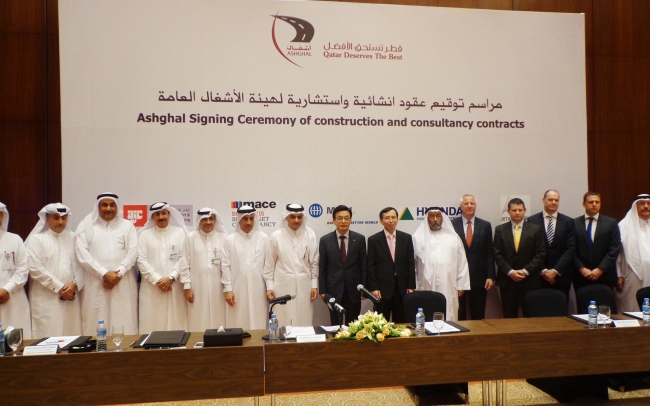 Hyundai E&C executives pose with officials from Qatar’s Public Works Authority after signing for a 1 trillion won road construction project in Doha, Qatar, in 2012.   Hyundai Motor Group