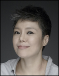 이은미(가수/네오비즈)
“요즘 가장 많이 생각하는 단어가 관심이에요. 온통 먹고사는 문제에만 집중하느라 심지어 부모 형제가 어떻게 사는지 뭘 필요로 하는지 관심이 없잖아요. 관심을 기울여 주며 괜찮다 말해주는 것, 그런 위로가 우리에게 필요한 것 같아요. ”