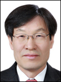 권오준(기업인/포스코사장)
권오준<사진>포스코 회장이 창립기념일인 내달 1일 임원들과 박정희 전 대통령 묘소를 참배한다. 포스코가 창립기념일에 박 전 대통령 묘소를 참배하는 것은 이번이 처음이다.
