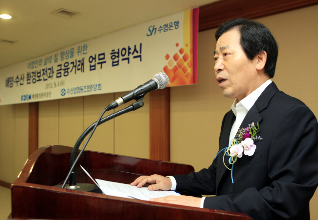 이원태(사진) 수협은행장이 지난해 9월 4일 수협은행 본사에서 해양환경관리공단(이사장 곽인섭)과 ‘어업인 삶의 질 향상을 위한 해양수산 환경보전과 금융거래’ 업무협약을 맺고 소감을 이야기하고 있다.