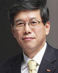 하성민(기업인/SK텔레콤대표이사/서울SK나이츠구단주)
SK텔레콤은 31일 창사 30주년을 맞아 서울 을지로2가 본사 T타워 1층 로비에서 하성민〈사진〉 사장 등이 참석한 가운데 30년을 함께한 장기 고객과 ‘명예의 전당’ 헌액 행사를 했다.