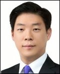 박진원(기업인/두산사장)
박진원(47) 두산 사장이 국립발레단 후원회장으로 취임했다. 박 후원회장은 2012년 6월부터 국립발레단 후원회의 부회장으로 활동해왔으며, 강수진 제7대 국립발레단 예술감독의 제안에 따라 후원회장으로 활동하게 됐다.