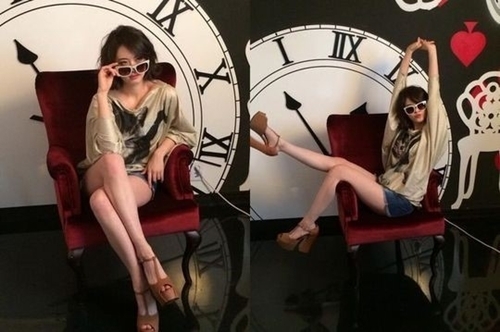 고아라(탤런트/영화배우)
배우 고아라가 화보 촬영장 사진을 공개하며 늘씬한 각선미를 과시해 화제다.