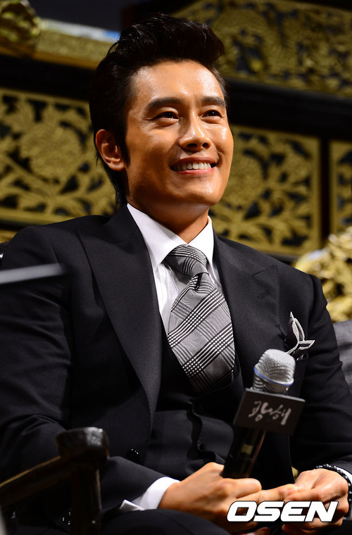 이병헌(영화배우/탤런트)
한국의 대표배우인 이병헌 (44)이 2015년 개봉될 미국 블록버스터 영화인 "터미네이터 5" 에 출연 한다고 소속사인 BH 엔터테이먼트가 화요일 밝혔다.