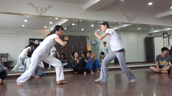 CDO Seoul capoeiristas play at the Seoul gym in Jongno-gu.   Munair Simpson