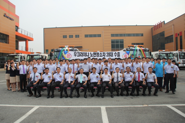 Employees of Retech pose for a photo at their company headquarters in Daejeon. (Retech)