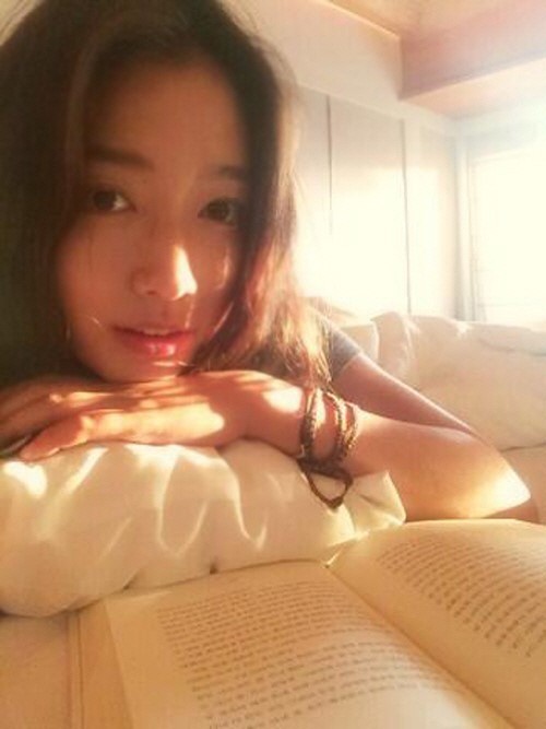 박신혜(탤런트/영화배우)
배우 박신혜가 디지털 싱글 ‘팔베개’ 음원을 공개해 팬들의 관심을 모으고 있다.