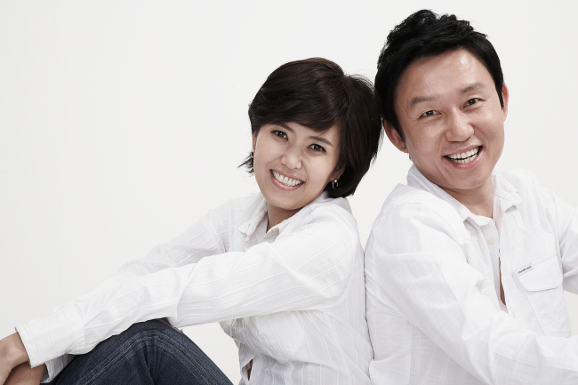 진양혜(좌부터/MC/아나운서),손범수(MC/전아나운서)
손범수ㆍ진양혜의 ‘토크 앤 콘서트’가 시즌4로 돌아온다. 지난 2010년 예술의전당이 야심차게 기획한 ‘토크 앤 콘서트’는 국민 아나운서 부부 손범수ㆍ진양혜가 진행해온 인기 프로그램이다.