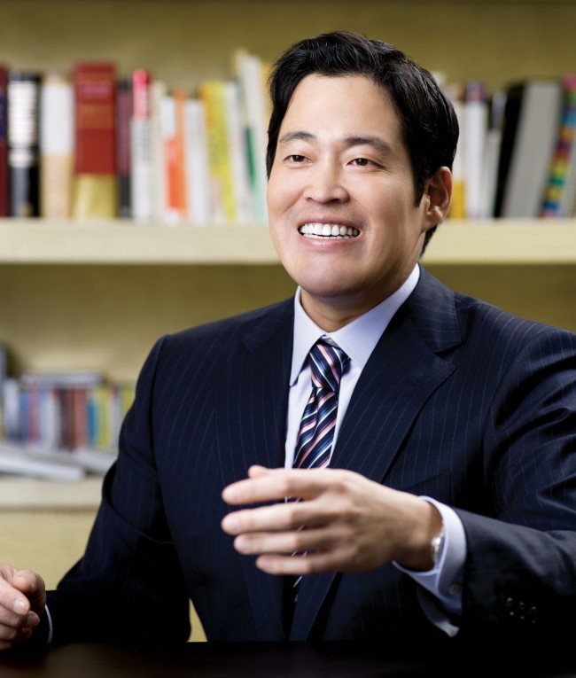 정용진(기업인/신세계그룹부회장)
유통 명가(名家)들의 수익은 남달랐다.