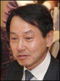 원기찬(기업인/삼성카드사장)
원기찬 삼성카드 사장은 부임 후 지난 4개월 동안 지켜본 삼성카드의 약점으로 시장점유율과 브랜드를, 강점으로 비용관리와 정도(正道) 영업을 꼽았다.