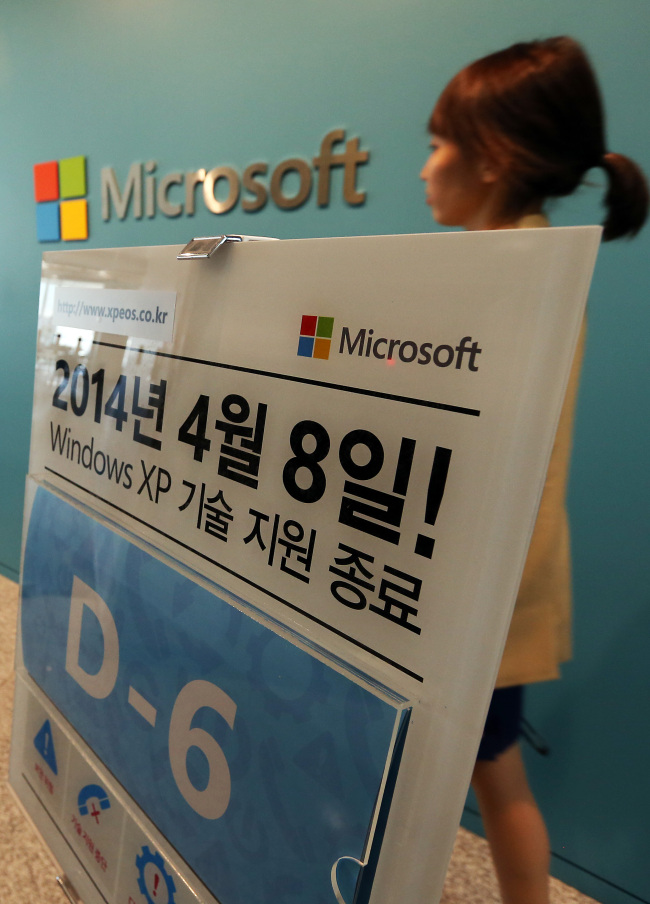 Microsoft Korea posts a sign advising that technical support for Windows XP ends April 8.   Yonhap