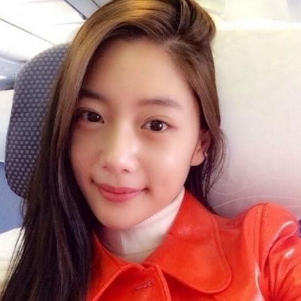 클라라(이성민/탤런트/모델)
클라라가 행사에 지각해 맨발로 명동 시내를 질주했다.