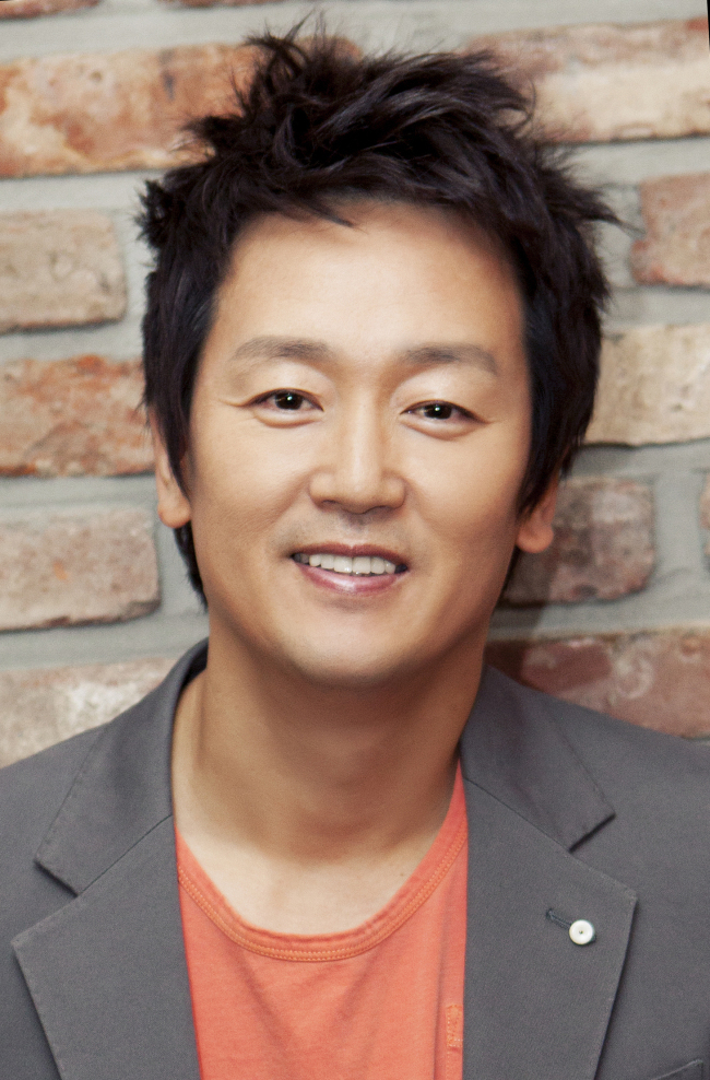 김정태(김태욱/영화배우/탤런트)
배우 김정태가 KBS 2TV 예능 프로그램 ‘해피선데이-슈퍼맨이 돌아왔다’에 새 가족으로 합류한다.