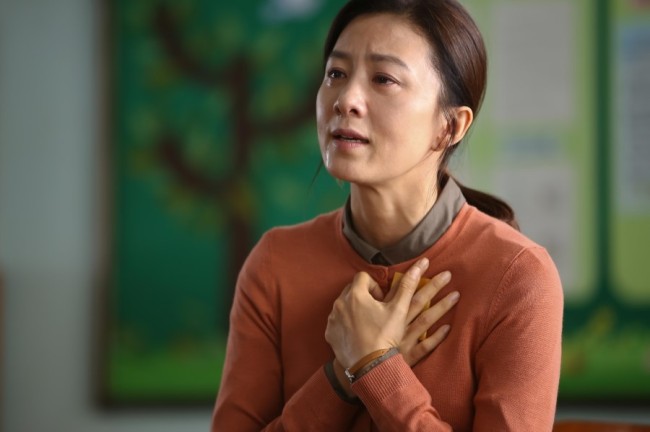 김희애(탤런트/영화배우)
This epic biblical drama film features the life of Jesus Christ, the central figure of Christianity. It follows the life of Jesus from his miraculous birth, his visit to Galilee, as well as his first encounter with well-known followers, including Peter, James, John and Matthew.