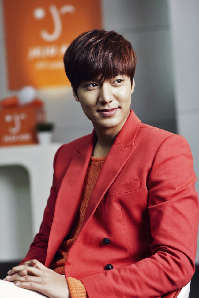 이민호(탤런트/영화배우)
애경그룹 계열의 국내 최대 저비용항공사(LCC)인 제주항공이 일명 ‘이민호 SNS 무비’를 지난달 17일 홈페이지에 공개한지 17일만에 1회이상 방문자 수가 63만명을 넘어섰다고 3일 밝혔다.