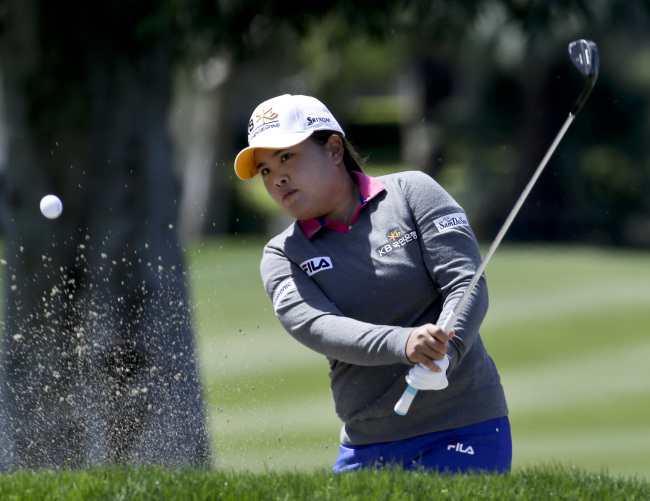 박인비(골퍼/KB금융그룹)
<YONHAP PHOTO-0515> Inbee Park, of South Korea, watches her shot from the bunker on the fourth hole during the pro-am at the LPGA Kraft Nabisco Championship golf tournament on Wednesday, April 2, 2014, in Rancho Mirage, Calif. (AP Photo/Chris Carlson)/2014-04-03 07:11:34/ <저작권자 ⓒ 1980-2014 ㈜연합뉴스. 무단 전재 재배포 금지.>
Korea’s Park In-bee plays a shot during a practice round ahead of the LPGA Kraft Nabisco Championship on Wednesday.   AP-Yonhap