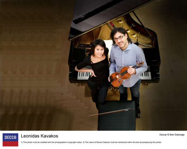 바이올리니스트 레오니다스 카바코스(Leonidas Kavakos)와 피아니스트 유자 왕(Yuja Wang)이 작곡가 요하네스 브람스(Johannes Brahms)의 바이올린 소나타 앨범 [Brahms The Violin Sonatas]을 3일 발매한다.