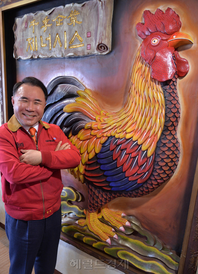 윤홍근 BBQ회장 인터뷰.<br />이상섭 기자. babtong@heraldcorp.com 2014.02.27
윤홍근 BBQ회장 인터뷰.
이상섭 기자. babtong@heraldcorp.com 2014.02.27