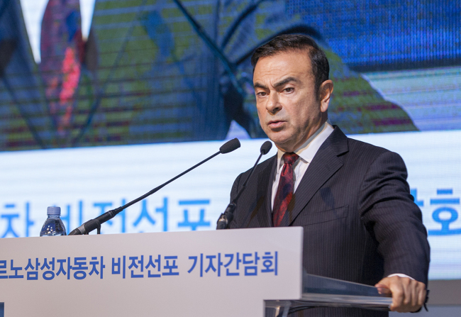 카를로스곤(CarlosGhosn/기업인/르노닛산얼라이언스사장최고경영자CEO)
카를로스 곤 르노닛산 얼라이언스 회장이 네 번째로 방한했다. 2012년 7월 방한 이후 1년9개월 만이다. 이번 1박2일 방한에 대해 르노삼성자동차가 부여하는 의미는 크다. 모든 일정의 방점이 르노삼성의 ‘기(氣) 살리기’에 찍혀 있다.