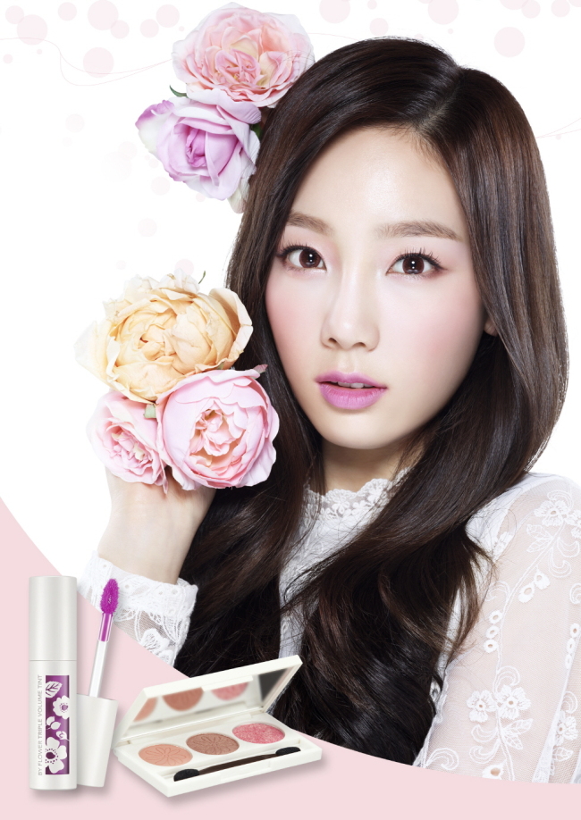 태연(김태연/가수/뮤지컬배우/소녀시대/소녀시대-태티서)
네이처리퍼블릭(대표 정운호)은 달콤하고 화사한 봄꽃 컬러를 그대로 담아 청순하고 사랑스러운 소녀로 연출시켜주는 2014년 스프링 컬렉션을 출시했다고 3일 밝혔다.