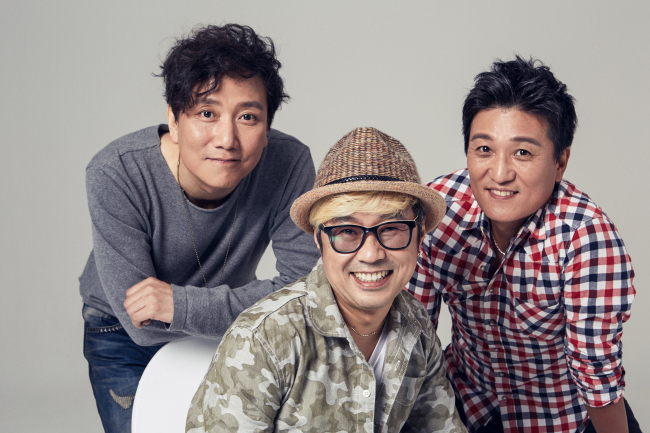 포크 그룹 자전거탄풍경이 싱글 ‘소심한 궁금증’을 3일 발표했다.
자전거탄풍경은 지난 2001년 데뷔앨범 ‘자전거탄풍경’의 수록곡 ‘너에게 난, 나에게 넌’이 영화 ‘클래식’에 삽입돼 많은 사랑을 받았다.