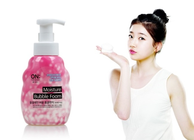 수지(배수지/가수/영화배우/미쓰에이)
미세먼지와 황사가 극성을 부리면서 뷰티업계의 봄철 마케팅 판도가 변하고 있다. 봄 시즌 트렌드를 이끄는 화사한 메이크업과 미백 및 보습화장품 사이에서 미세먼지 관련 상품은 단연 돋보인다.