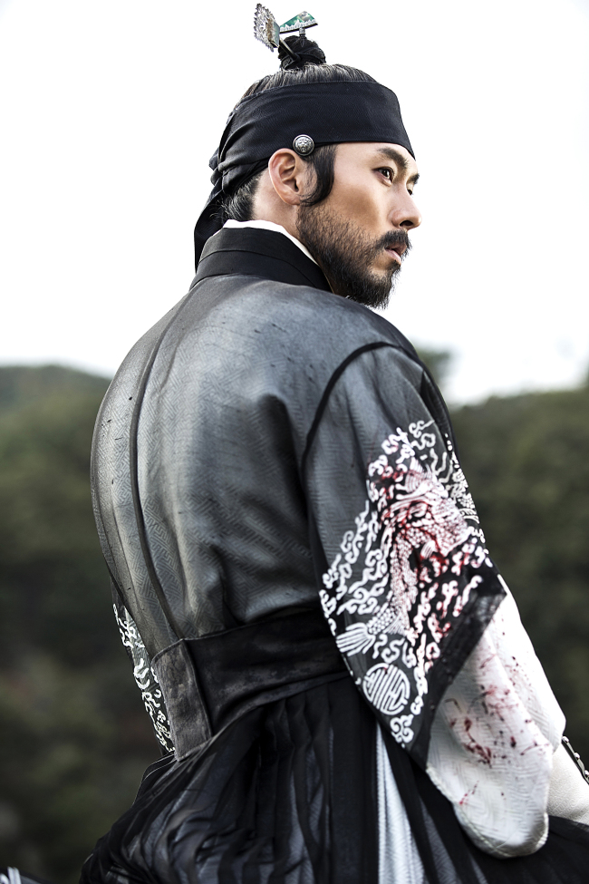 현빈(김태평/영화배우/탤런트)
정조 시대를 배경으로 한 사극영화 ‘역린’(감독 이재규)이 오는 5월 북미 지역에서 개봉한다. 이 영화의 투자배급사인 롯데엔터테인먼트는 ”5월 23일 개봉해 북미 전역 약 25개관에서 상영될 예정”이라며 “‘북미 배급은 ‘은밀하게 위대하게’, ‘관상’, ‘친구2’ 등 한국영화의 개봉을 성공적으로 이끌었던 배급사 드림웨스트가 맡았다“고 7일 밝혔다.