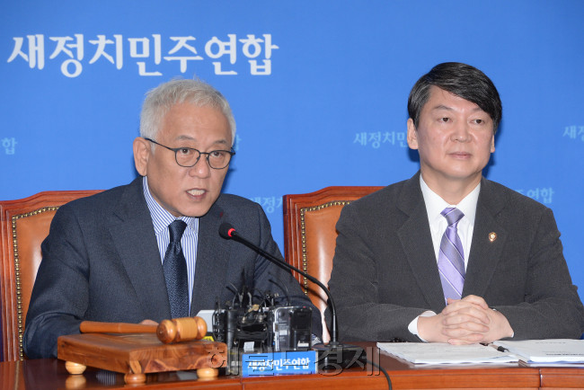 김한길 새정치민주연합 공동대표가  7일 오전 서울 여의도 국회에서 열린 최고위원회의에 참석해 모두발언을 하고 있다.이길동기자.gdlee@heraldcorp.com
김한길 새정치민주연합 공동대표가  7일 오전 서울 여의도 국회에서 열린 최고위원회의에 참석해 모두발언을 하고 있다.이길동기자.gdlee@heraldcorp.com