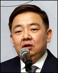 안성호(기업인/에이스침대대표이사사장)
에이스침대가 신제품 출시를 앞두고 매트리스 1000개를 포기했던 것으로 전해졌다. 이 때문에 전면 재생산에 들어가 신제품 출시는 1달 이상 늦어진 4월 초에 이뤄졌다.