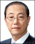 최연희(전국회의원)
동부그룹은 최연희<사진> 전 국회의원(4선)을 건설·디벨로퍼분야 회장 겸 농업·바이오분야 회장으로 영입했다고 7일 밝혔다.